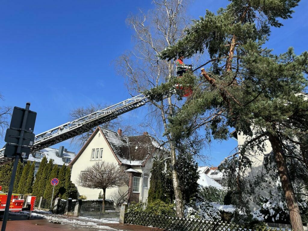 Weitere Einsätze nach Schneefällen