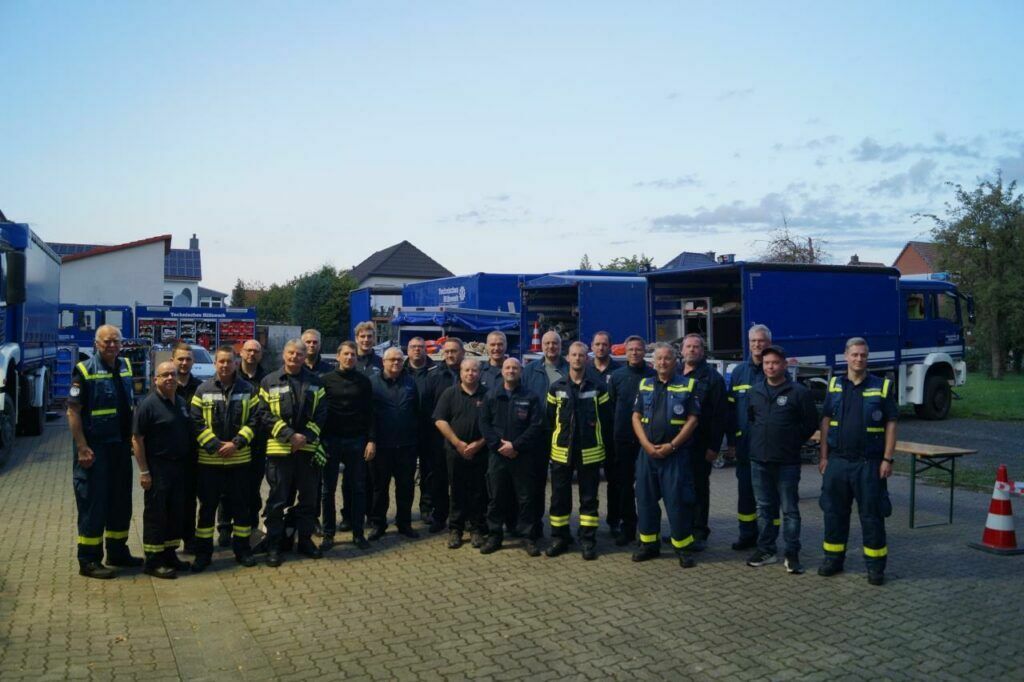 Stadtfeuerwehr Garbsen informiert sich beim THW in Wunstorf