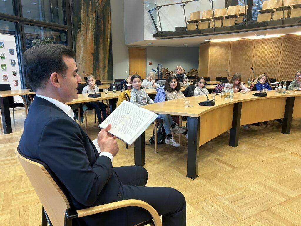 Rathaus ist eine der Stationen beim großen Vorlesetag in Garbsen