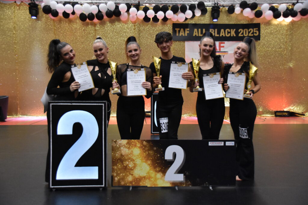 Erfolgreicher Saisonstart für die Dance Academy Garbsen e.V. beim All BlackTurnier in Strausberg