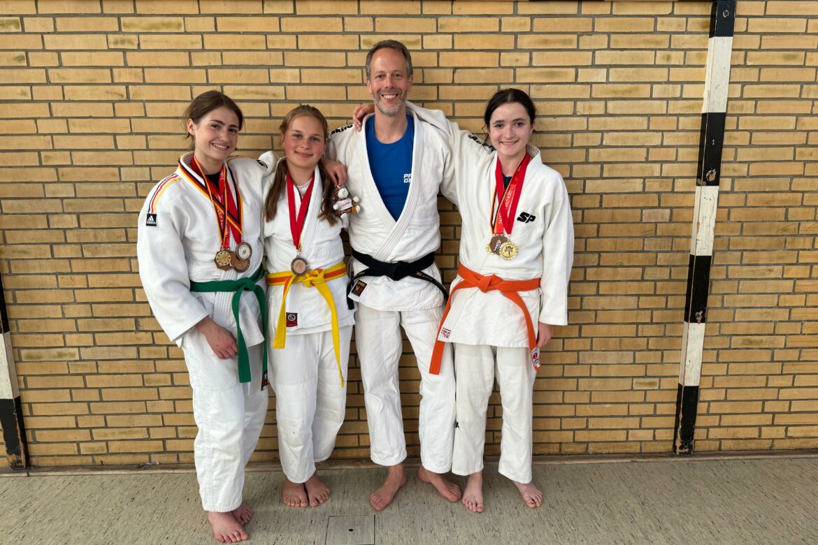 Claire Balin, Eva Bittner, Trainer Moritz Töller, Anasstasia Khitarishvili (Foto: GSC)