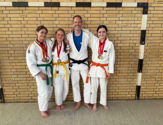 Claire Balin, Eva Bittner, Trainer Moritz Töller, Anasstasia Khitarishvili (Foto: GSC)