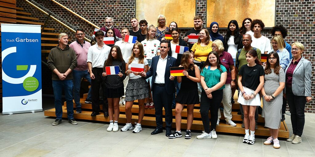 Bürgermeister empfängt die TeilnehmerInnen des internationalen Jugendcamps