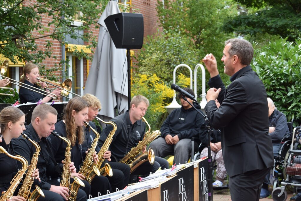„Tour de Garbsen“: Big Band Berenbostel spielt drei Konzerte in drei Pflegeheimen