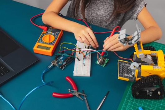 Die EWAV läuft: aha kämpft gegen den E-Schrott-Berg – Reparieren, Recyceln, Mitmachen!