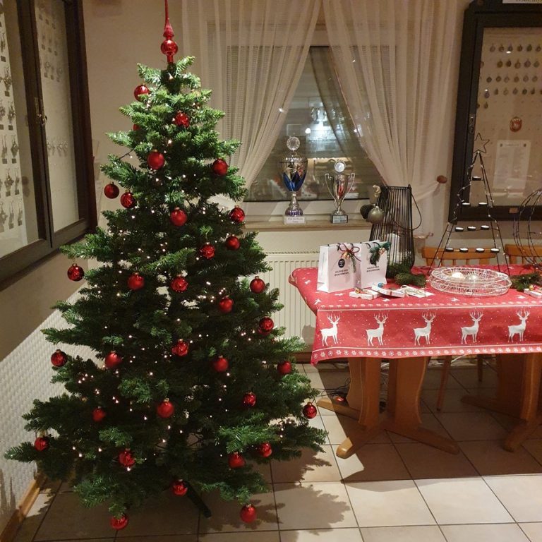 Damen des Schützenvereins Osterwald Unterende feiern weihnachtliche Siegerehrung