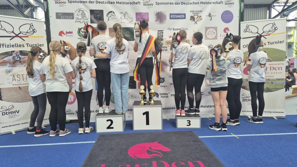 Flying Horses aus Garbsen glänzen bei Deutscher Meisterschaft im Hobby Horsing